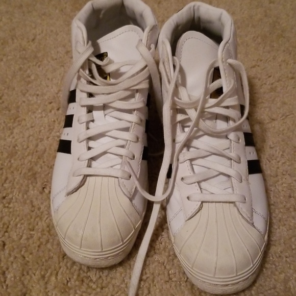 High top Adidas white and black size 7.5. - Picture 2 of 4